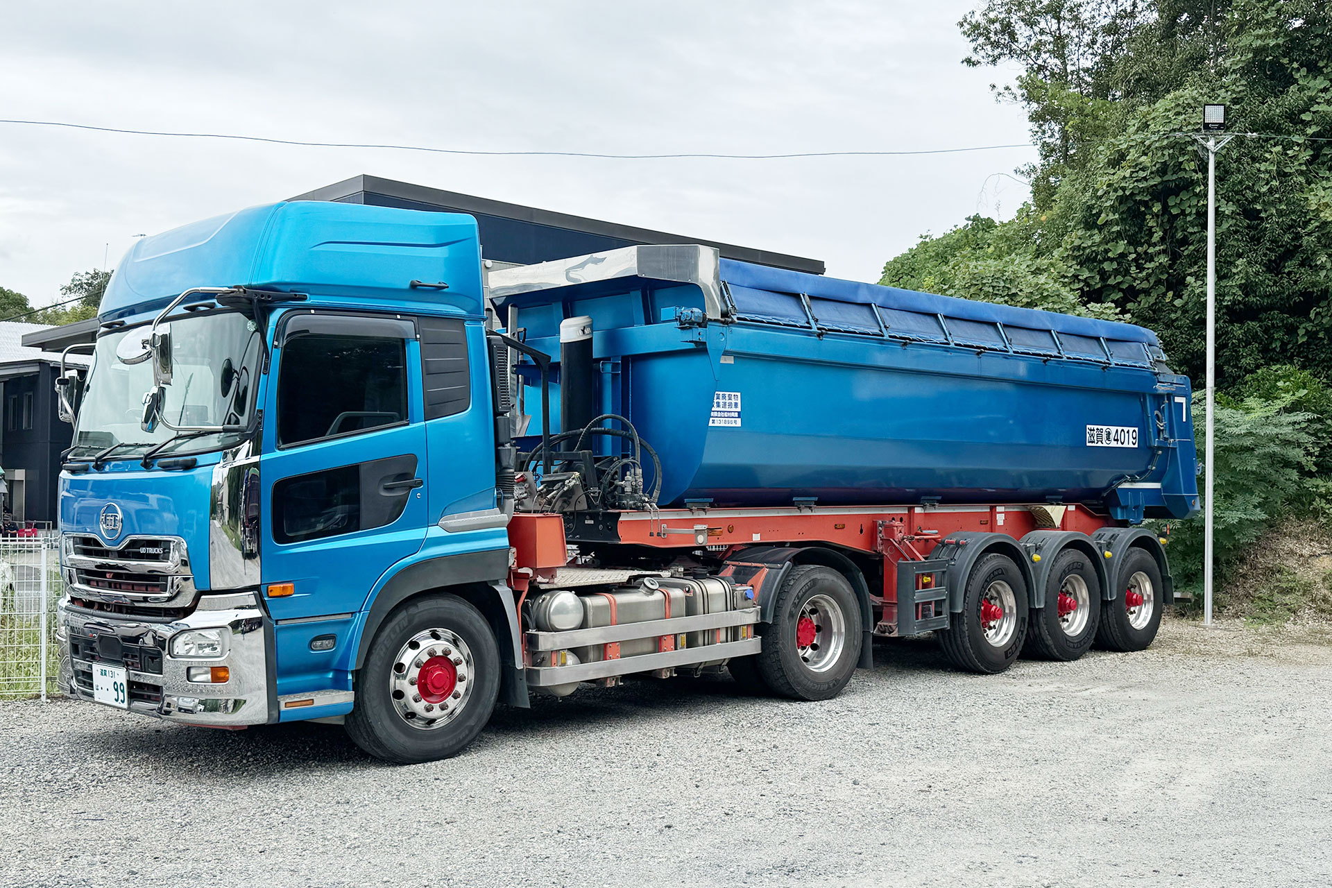 28t土砂積セミトレーラーダンプ